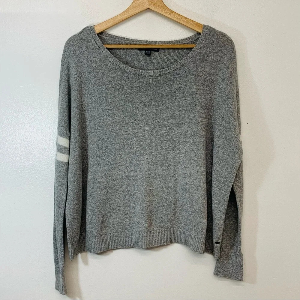 American Eagle Womans Sweater Medium Pull Over Gray White Stripe Light Knit